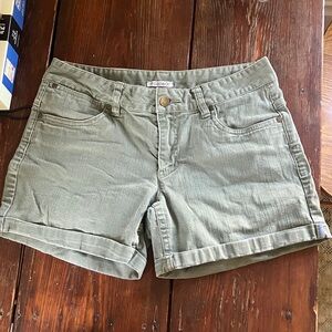 Size 6 Toad and Co olive jean shorts, excellent condition